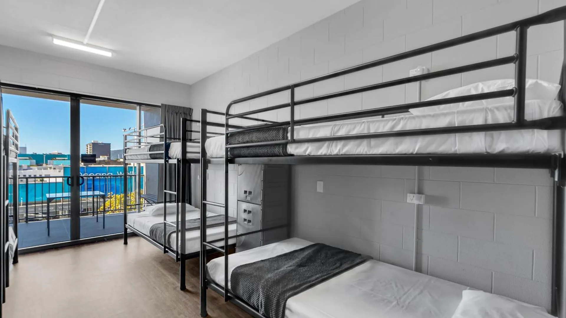 Gilligan'S Hotel & Resort Cairns Hostel
